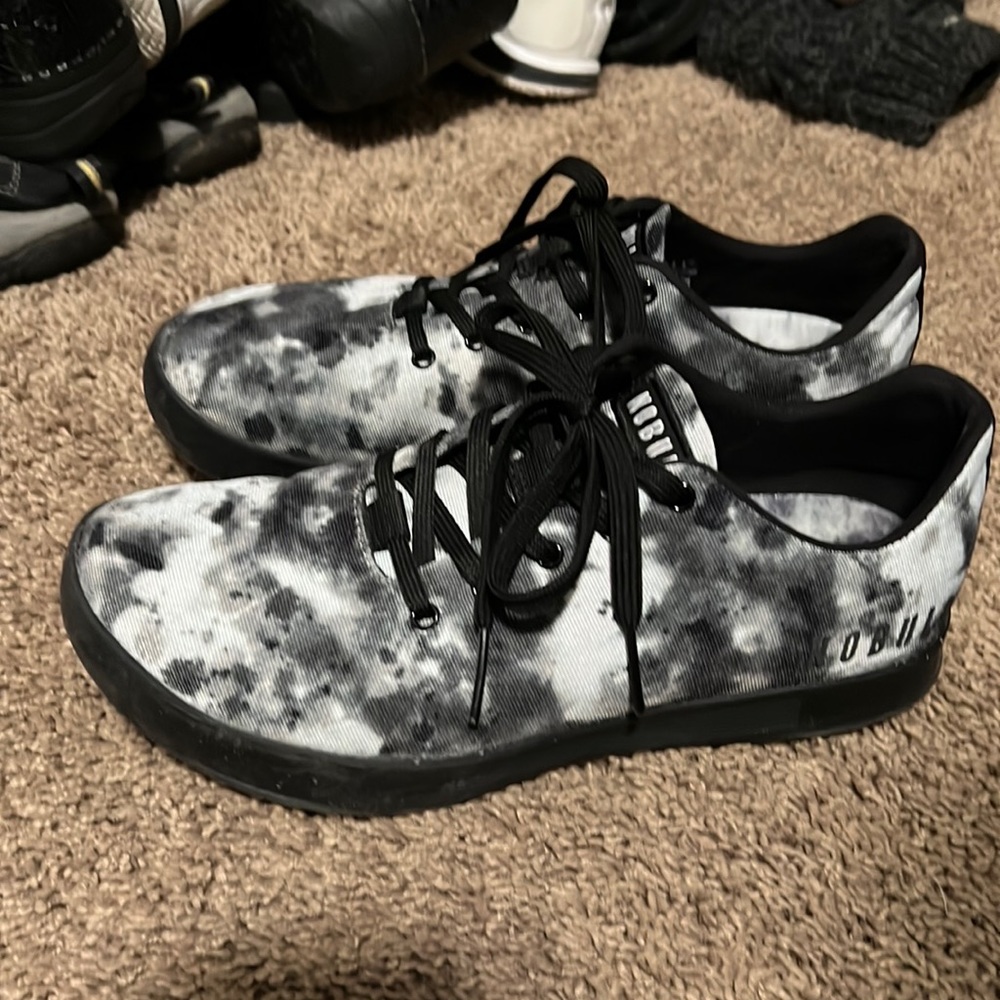 Like new no bull tie dye canvas
